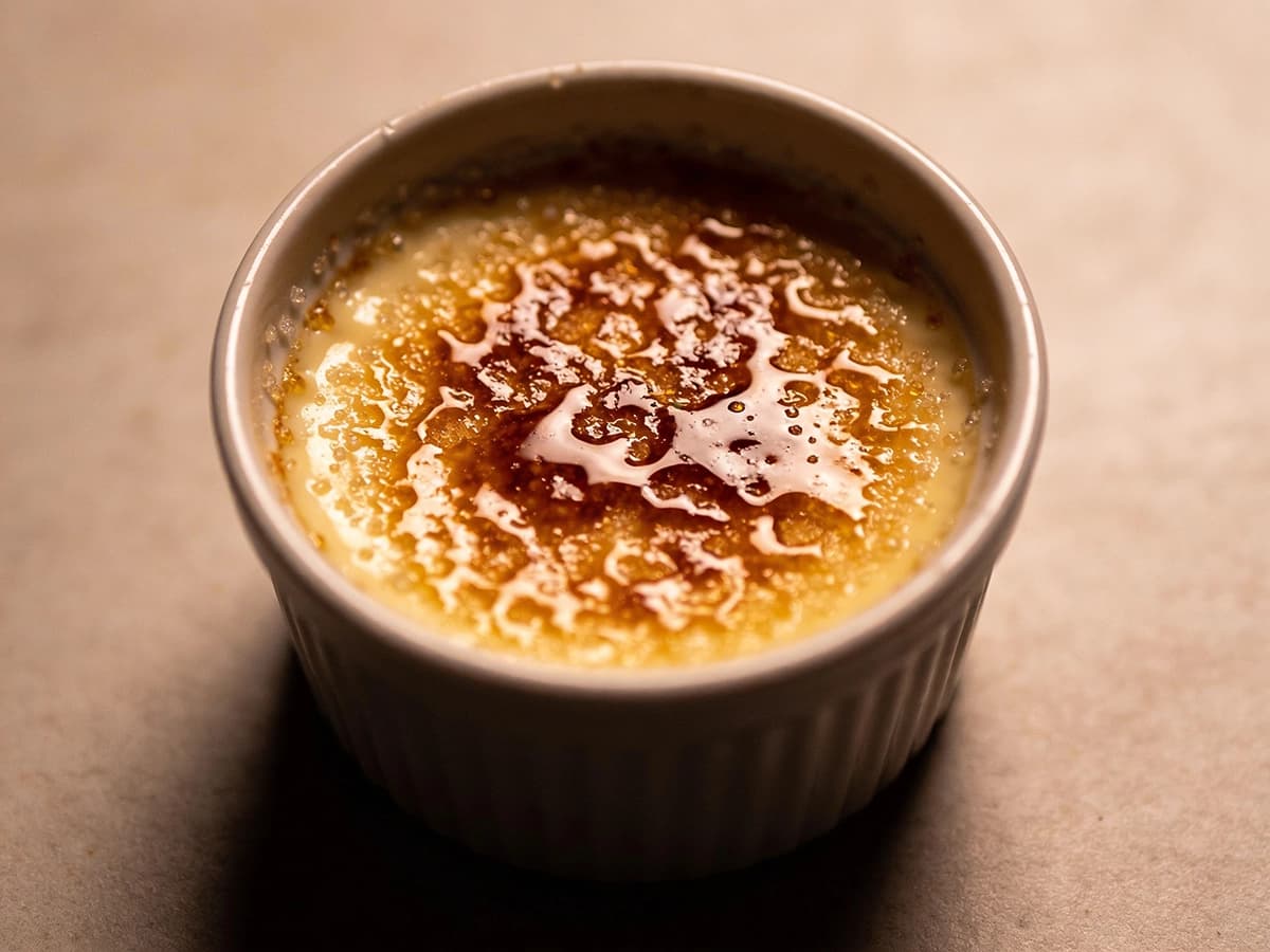 Crème Brûlée with cream, eggs and sugar — France recipe